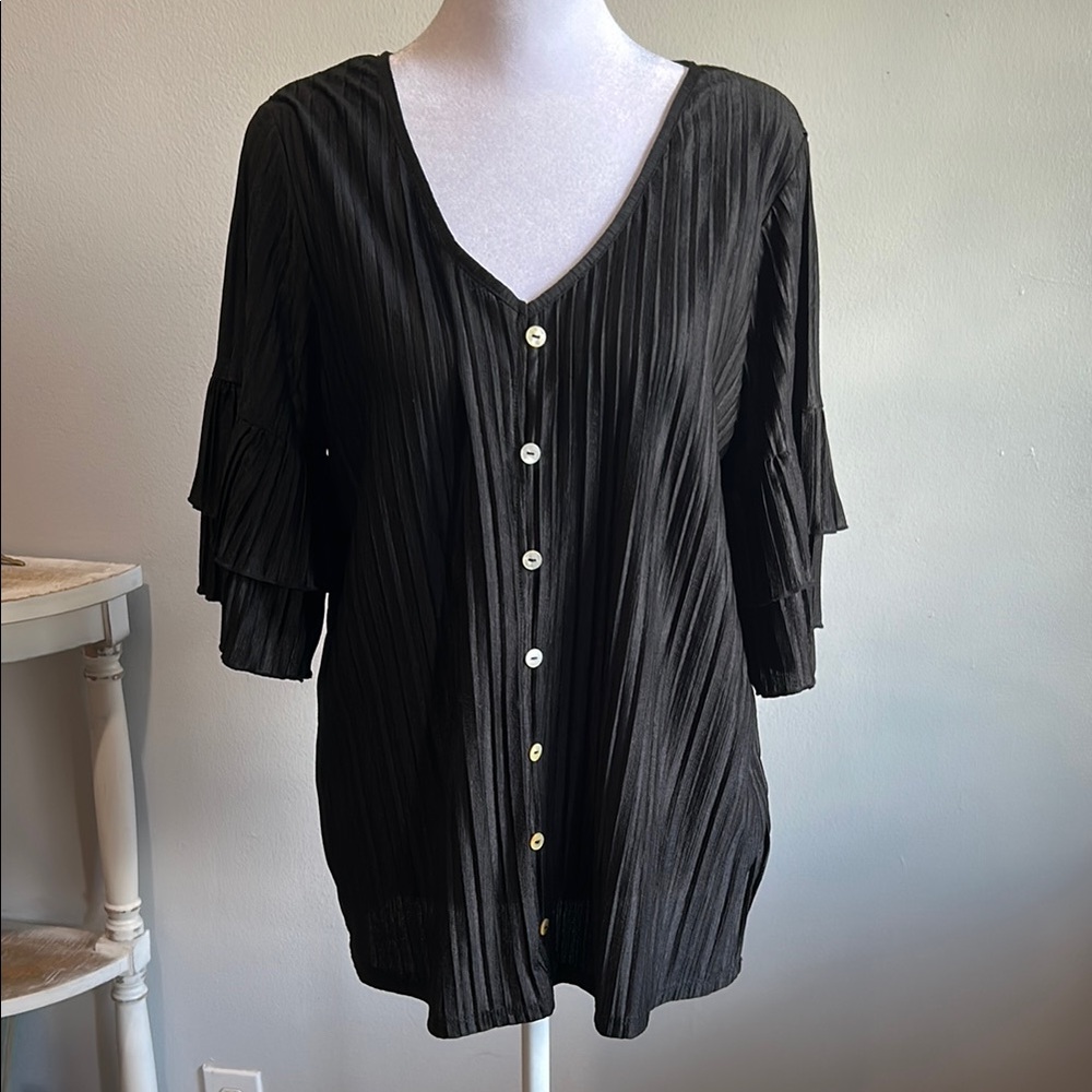 [RIO & RIAN] Black Ribbed Button Down Blouse - Size Medium